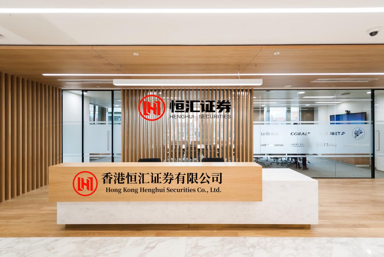 广东股票配资网APP下载 绿色贝雷帽亲自带徒弟，射击训练贴近实战，学到皮毛但学不...